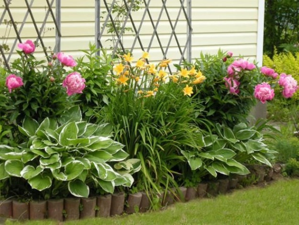 Backdate 1  Beautiful Flower Beds Adding Bright Centerpieces To Yard