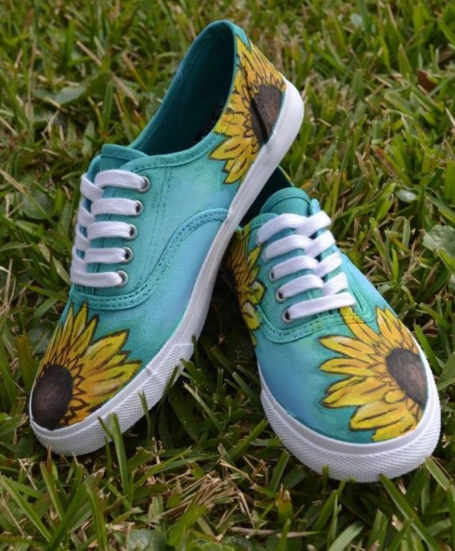 ideas for shoe designs Niche Utama 2 + DIY Ideas To Turn Your White and Boring Tennis Shoes Into Art