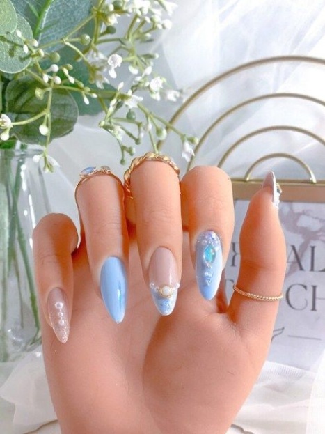 Niche Utama 2 + Gorgeous Light Blue Nails To Spruce Up Your Look