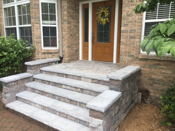 Niche Utama 2 Landscape Front Entry Door Steps Grand Rapids, MI - Minimalistisch